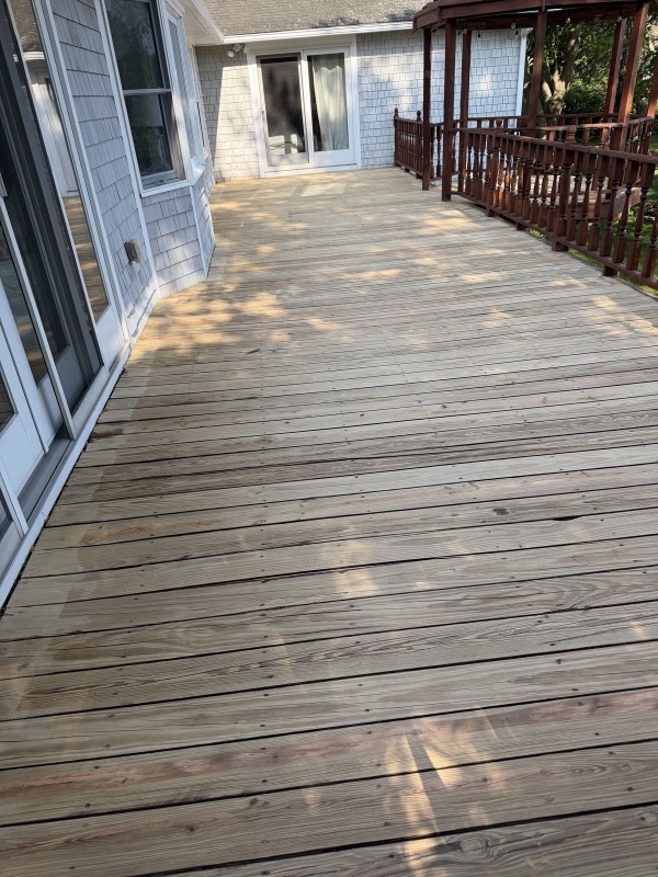 Deck de madeira lavado, sem stain, antes